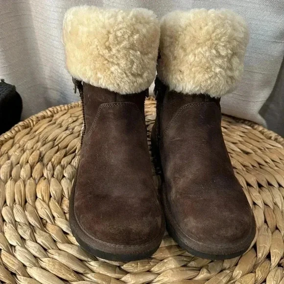 UGG Women's Brown Metro Tas Sheepskin Fur Ankle Winter Boot Size 7